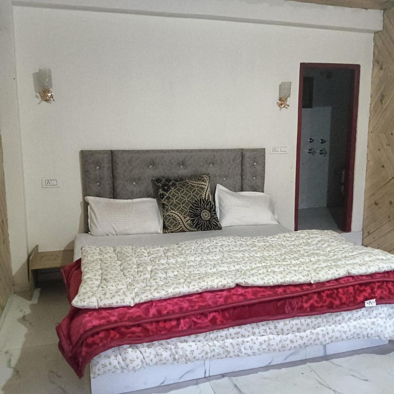 Tosh Aditya Guest House מראה חיצוני תמונה