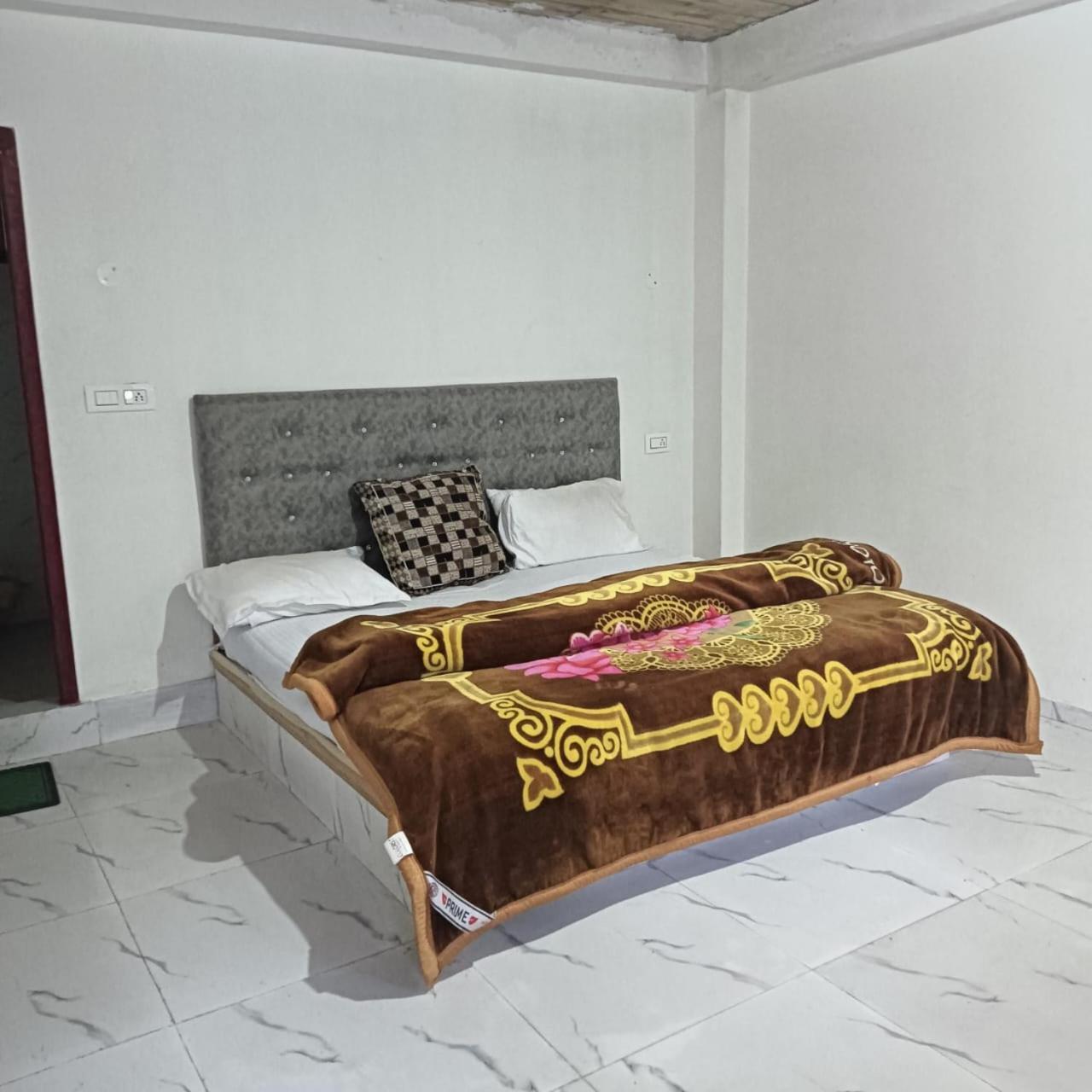 Tosh Aditya Guest House מראה חיצוני תמונה